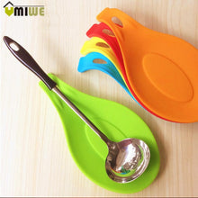Load image into Gallery viewer, 4Pcs Tableware Spoon Heat Resistant Placemat